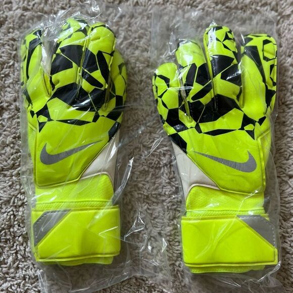 Nike Grip 3 Match Goalkeeper Gloves Soccer Gloves - Picture 2 of 5